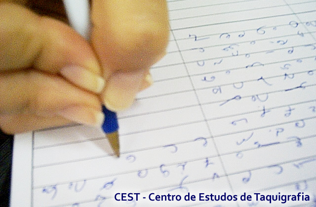 O Centro de Estudos de Taquigrafia parabeniza as suas alunas taquígrafas que foram chamadas agora em 2004 na Assembléia Legislativa do Estado de Santa Catarina